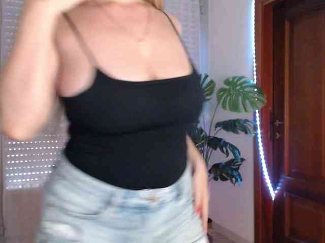 Alina-Lovely webcam