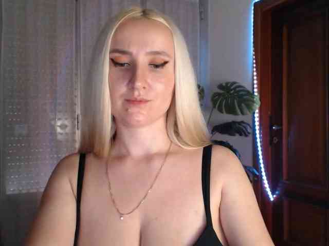 Alina-Lovely webcam