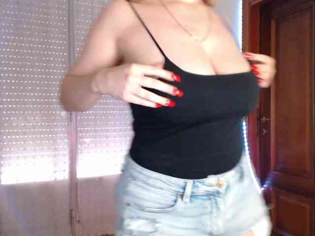 Alina-Lovely webcam