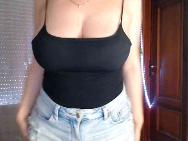 Alina-Lovely webcam