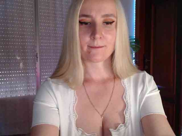 Alina-Lovely webcam