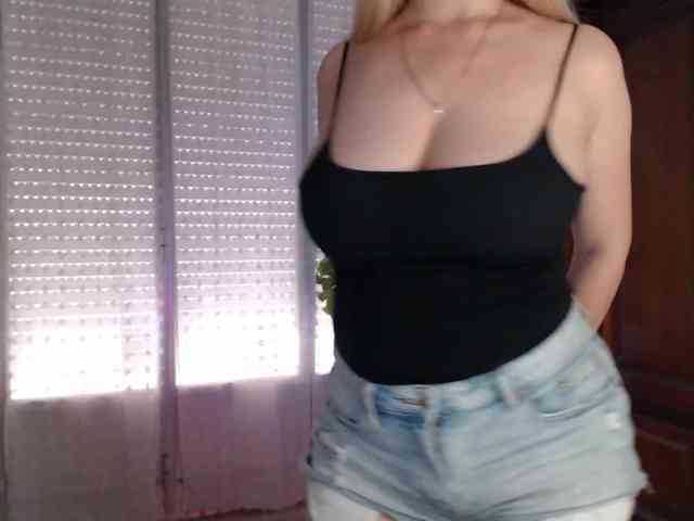 Alina-Lovely webcam