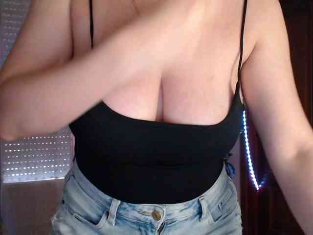 Alina-Lovely webcam