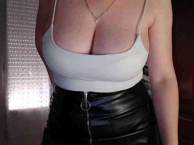 Alina-Lovely webcam
