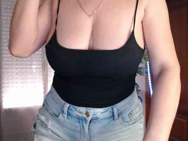 Alina-Lovely webcam