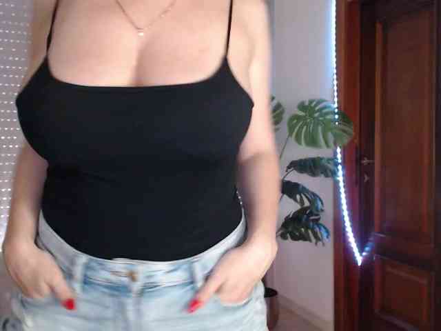 Alina-Lovely webcam