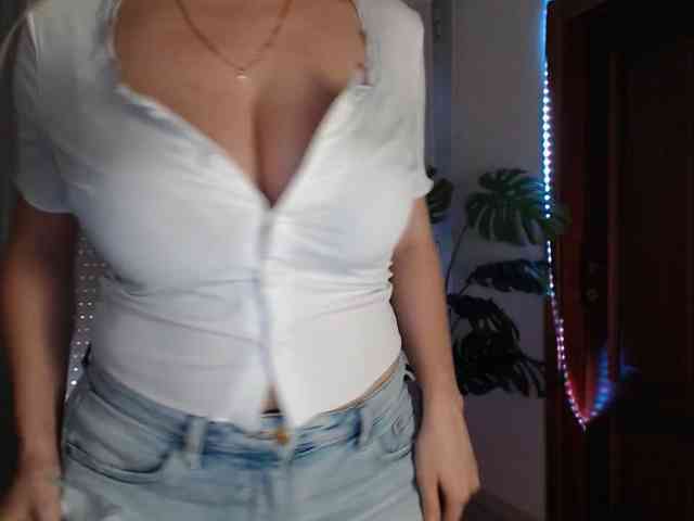 Alina-Lovely webcam