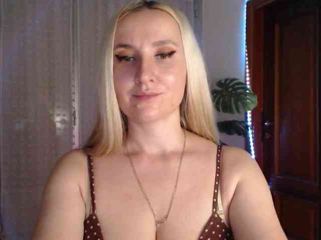 Alina-Lovely webcam