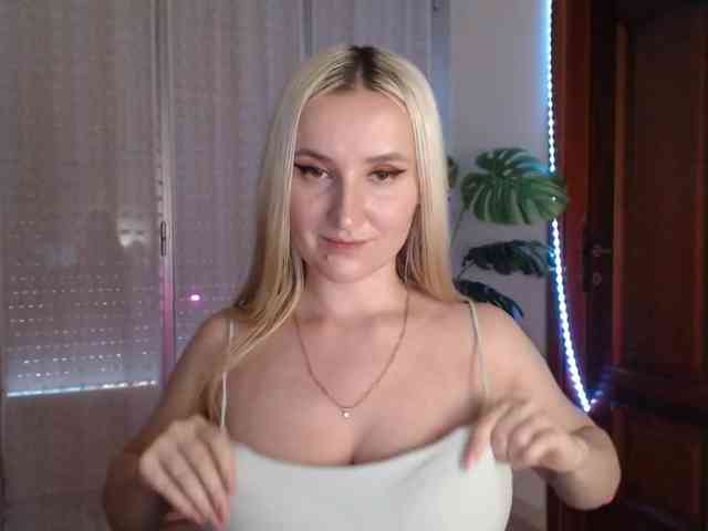 Alina-Lovely webcam