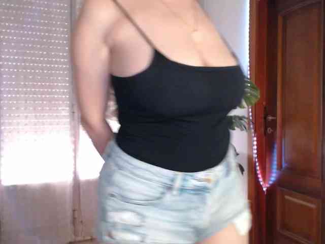 Alina-Lovely webcam