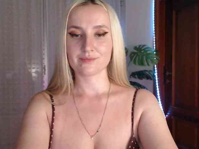 Alina-Lovely webcam
