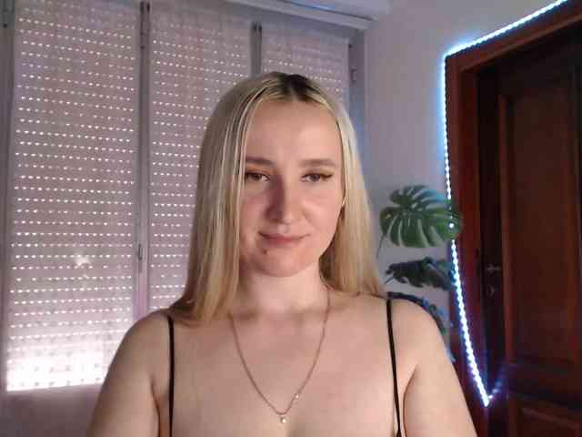 Alina-Lovely webcam