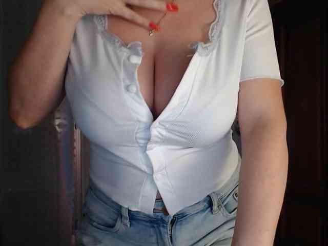 Alina-Lovely webcam