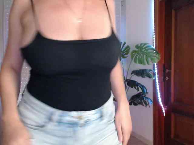 Alina-Lovely webcam
