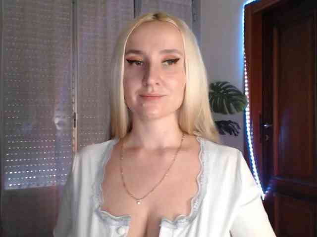 Alina-Lovely webcam