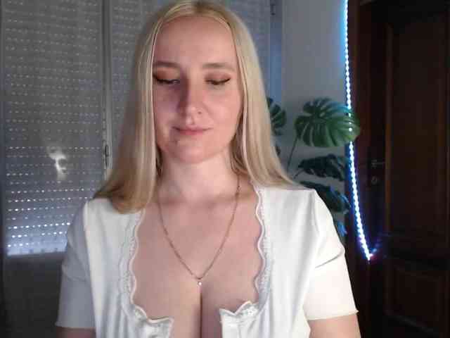 Alina-Lovely webcam