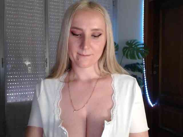 Alina-Lovely webcam