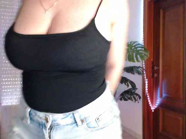 Alina-Lovely webcam