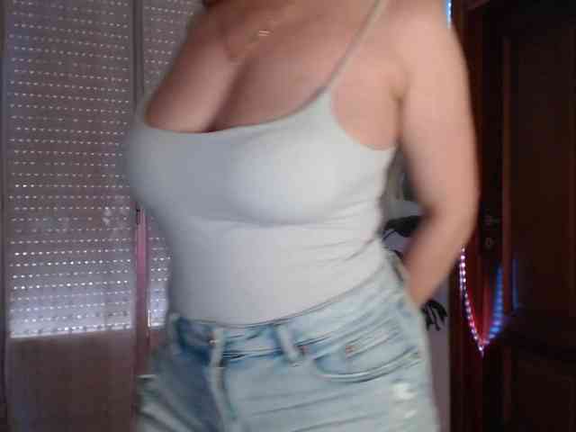 Alina-Lovely webcam