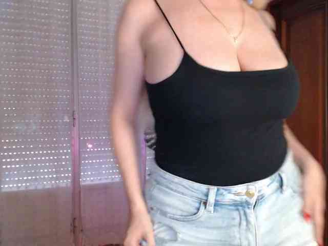 Alina-Lovely webcam