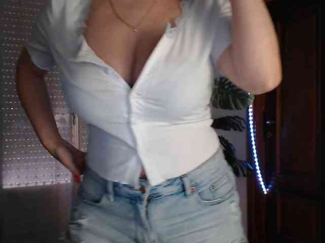 Alina-Lovely webcam
