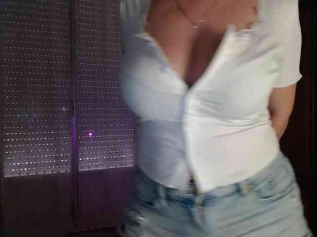 Alina-Lovely webcam