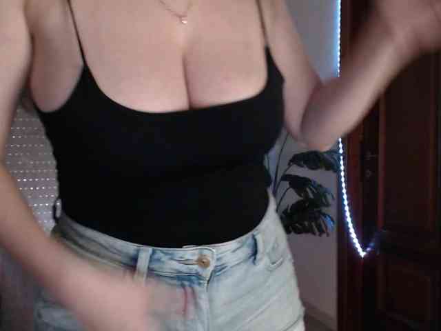Alina-Lovely webcam