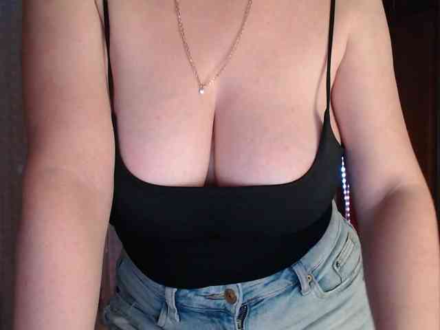 Alina-Lovely webcam