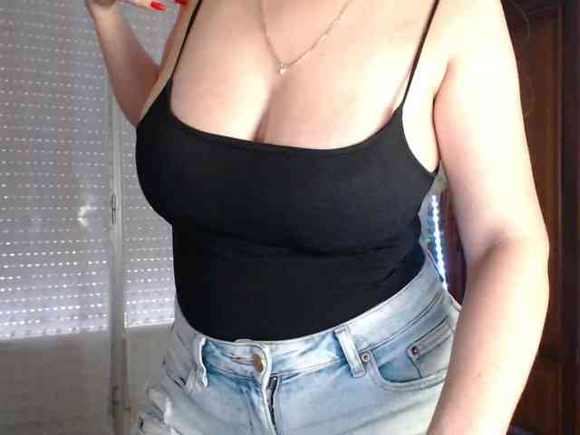 Alina-Lovely webcam