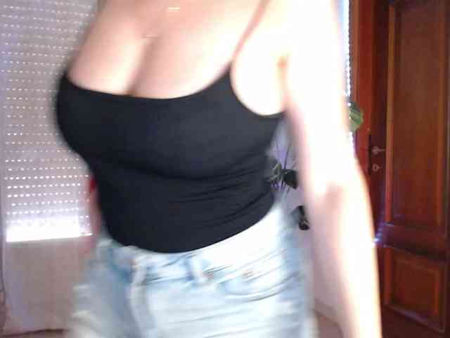 Alina-Lovely webcam