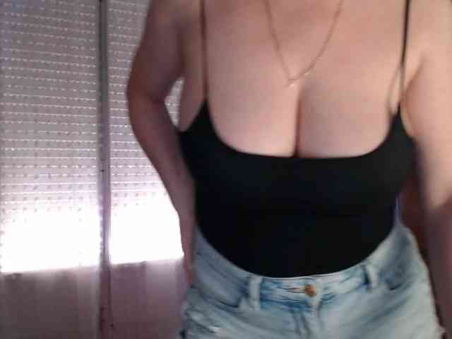 Alina-Lovely webcam