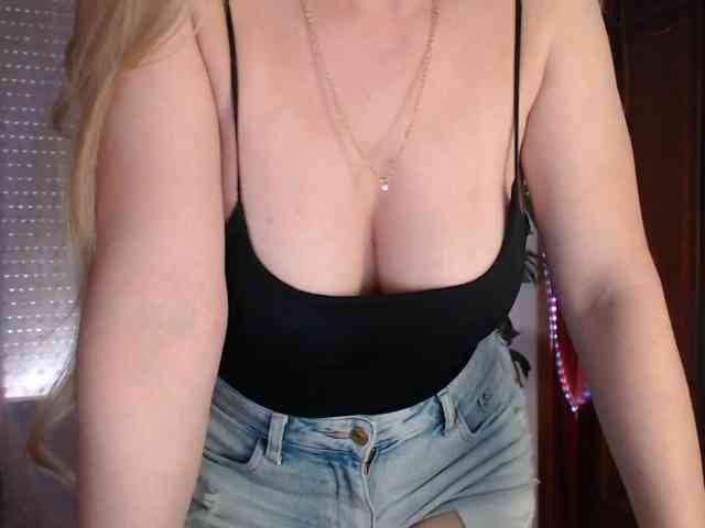 Alina-Lovely webcam
