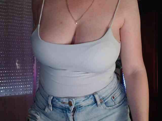 Alina-Lovely webcam
