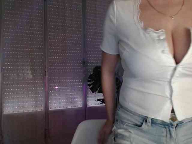 Alina-Lovely webcam