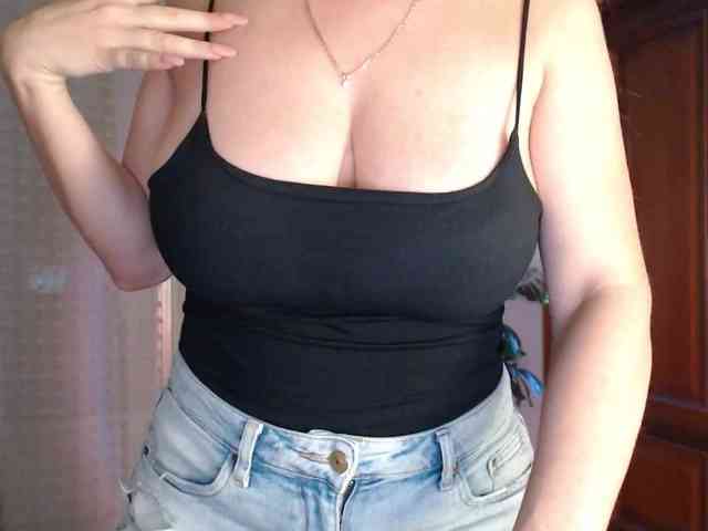 Alina-Lovely webcam