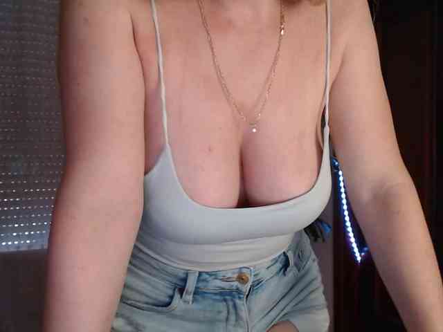 Alina-Lovely webcam