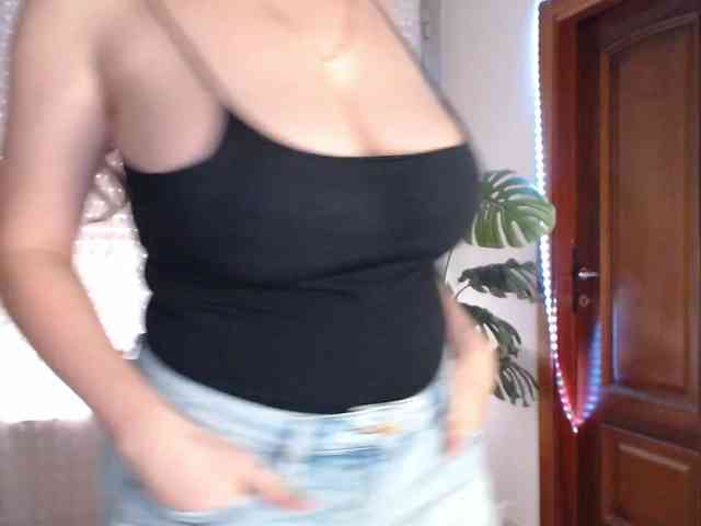 Alina-Lovely webcam