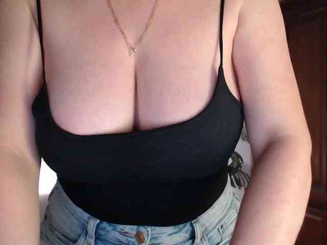 Alina-Lovely webcam