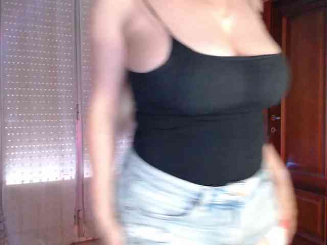 Alina-Lovely webcam