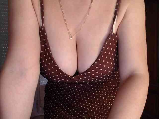 Alina-Lovely webcam