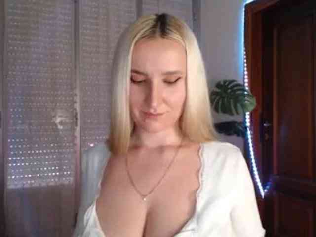 Alina-Lovely webcam