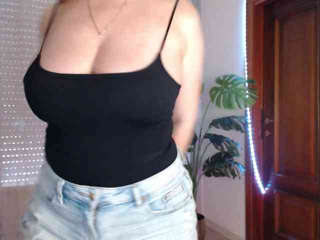 Alina-Lovely webcam