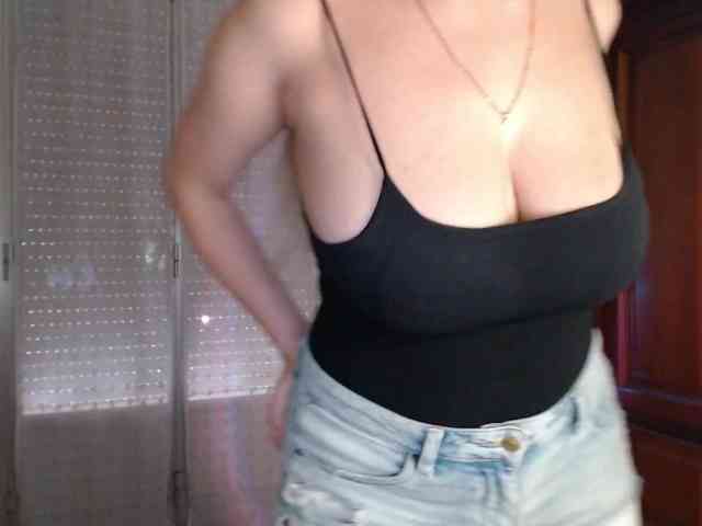 Alina-Lovely webcam