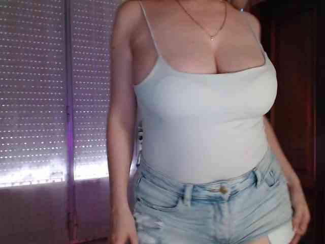 Alina-Lovely webcam