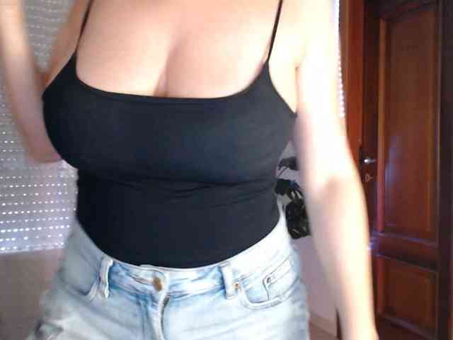 Alina-Lovely webcam