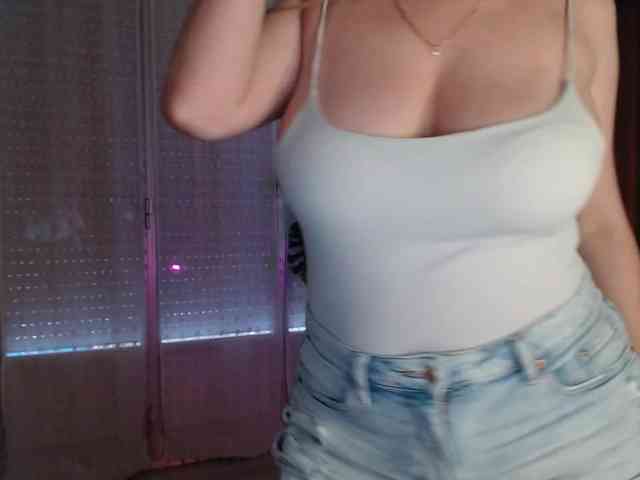 Alina-Lovely webcam