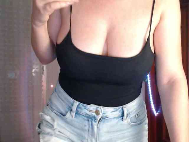 Alina-Lovely webcam