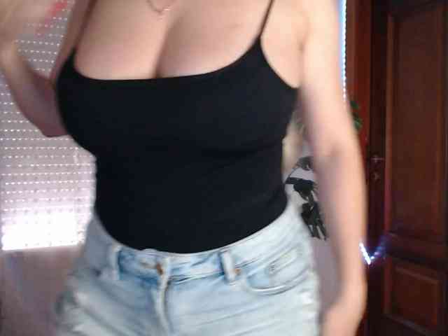 Alina-Lovely webcam