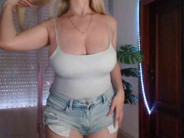 Alina-Lovely webcam