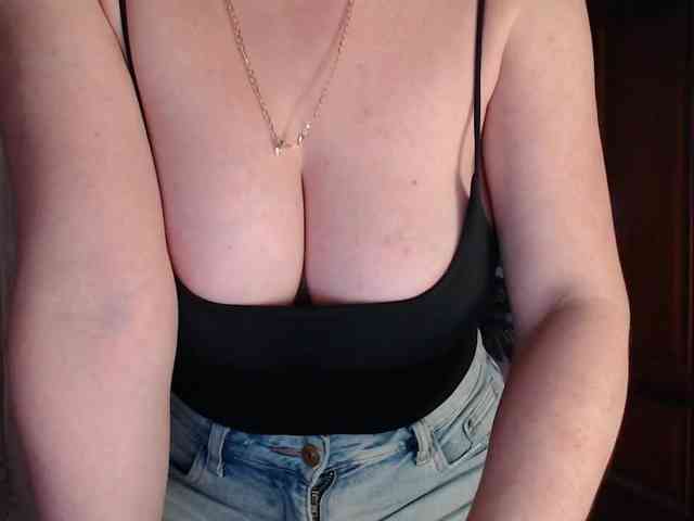 Alina-Lovely webcam